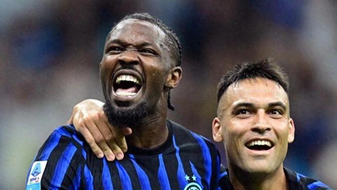 赛道两旁 赛道两旁